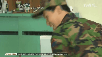 ㅋㅋㅋㅋㅋ 푸른거탑의 명장면 . GIF_1.gif