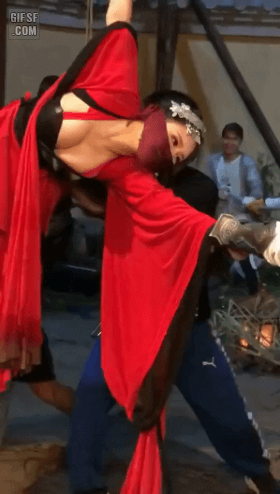 무협 영화 촬영 현장_1.gif