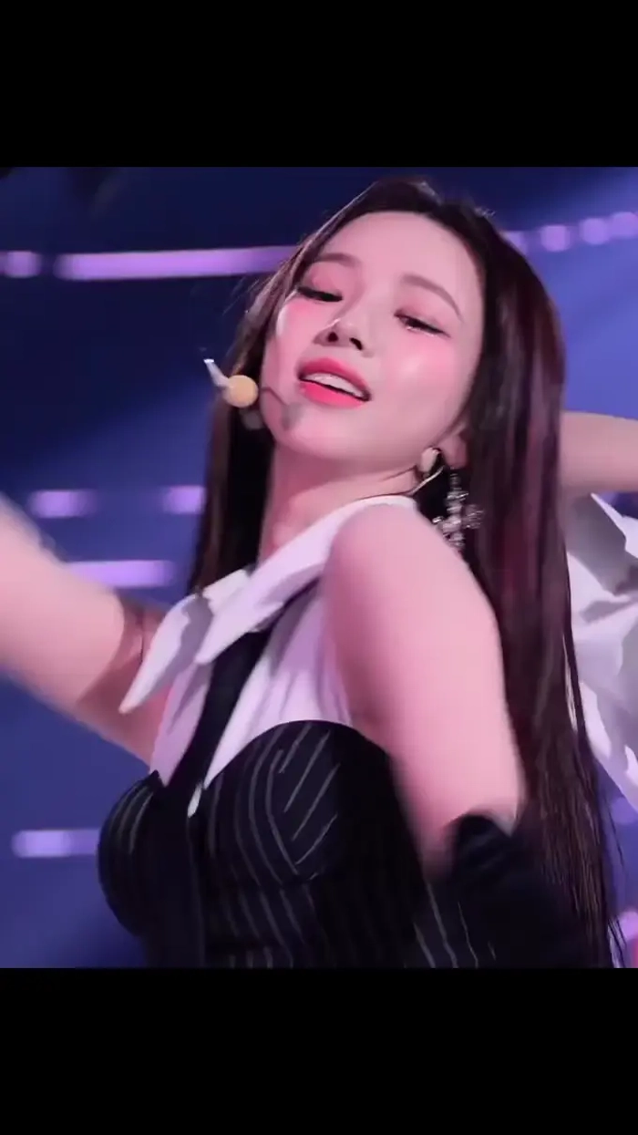 호불호 갈린다는 포즈 gif_2.webp