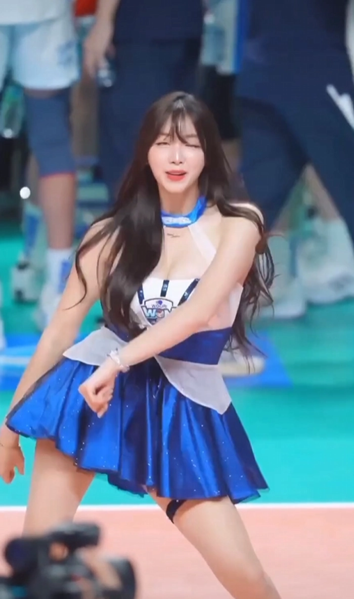 레깅스 입은 치어리더 jpg_4.webp