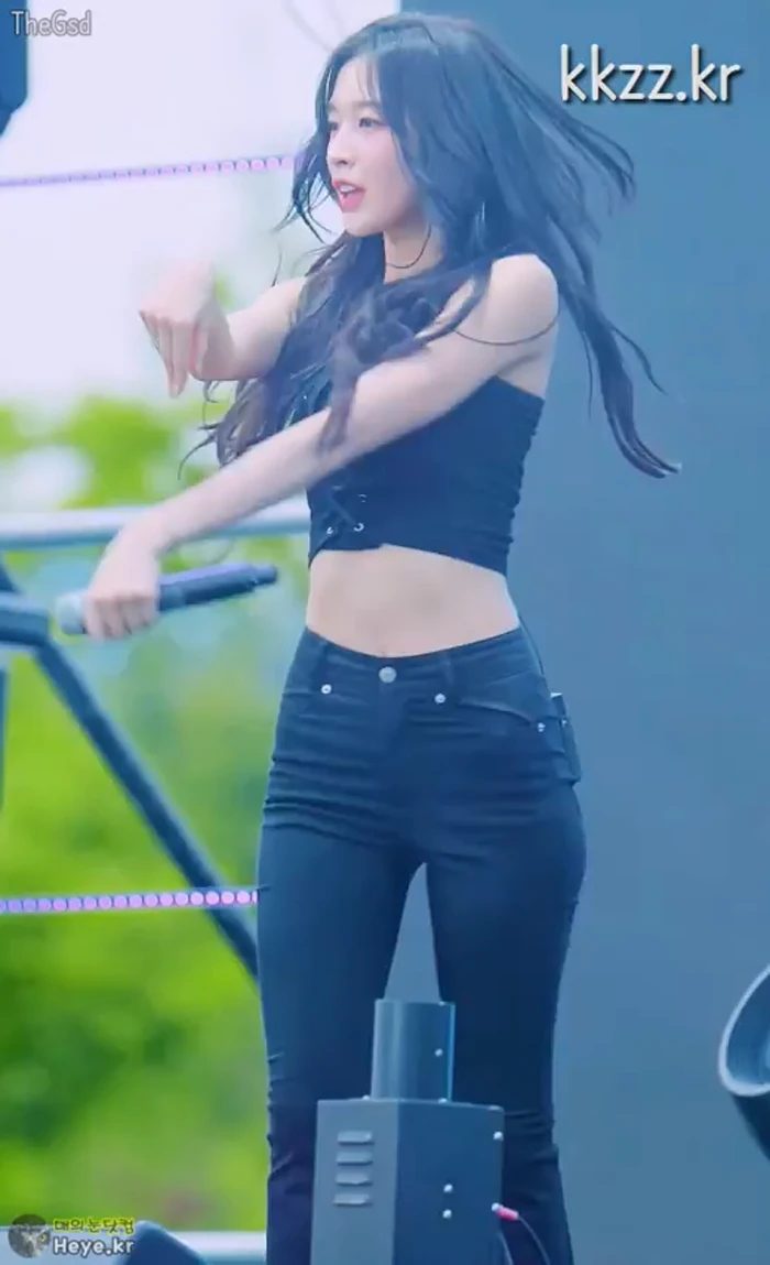 슬렌더 몸매 호불호 gif_3.webp