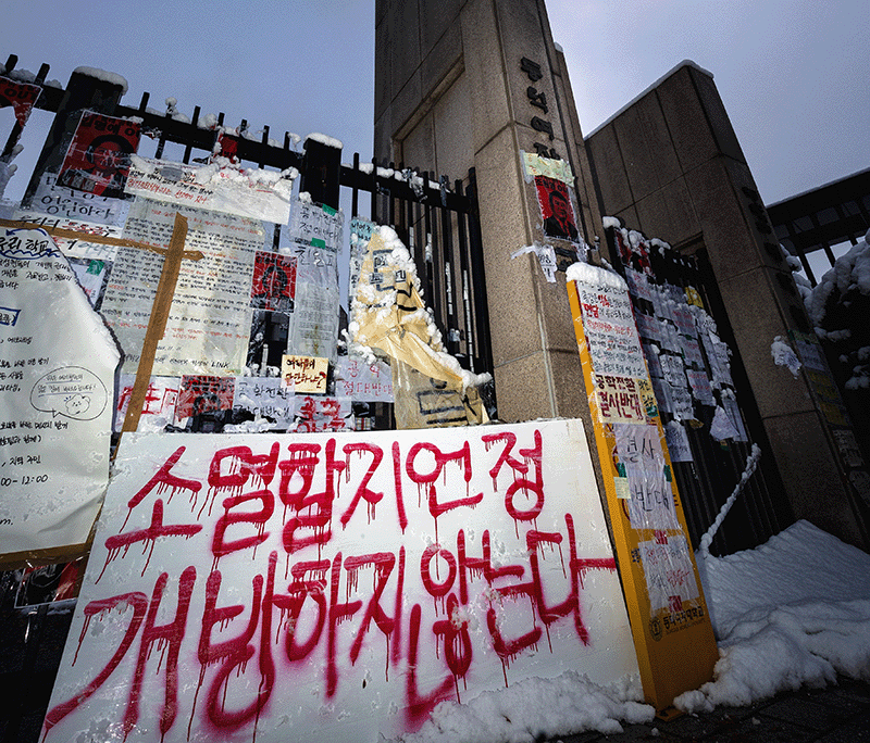 현실의 남녀는 서로에게 다소의 편견이 있을지언정 갈등을 표면화하지도 않음  _2.gif