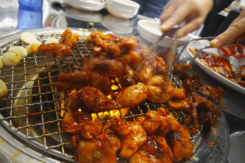 닭갈비 VS 닭갈비 .GIF_3.gif