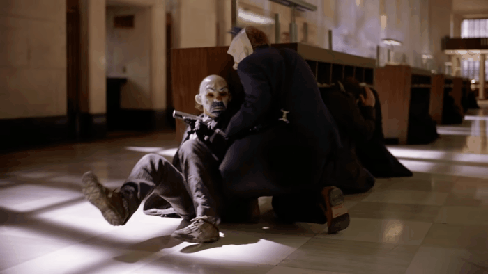 다크나이트 초반에 뭔가 어이없었던 씬_4.gif