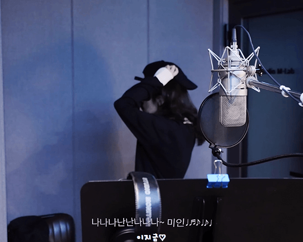 [IU] '미인' Recording Behind 편 움짤_2.gif