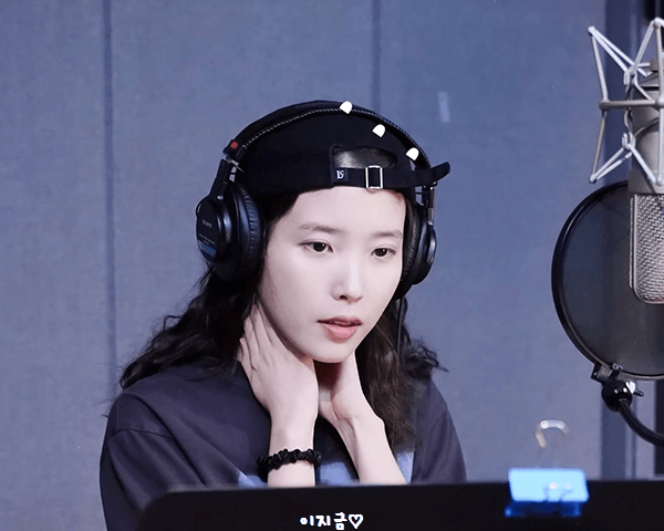 [IU] '미인' Recording Behind 편 움짤_8.gif