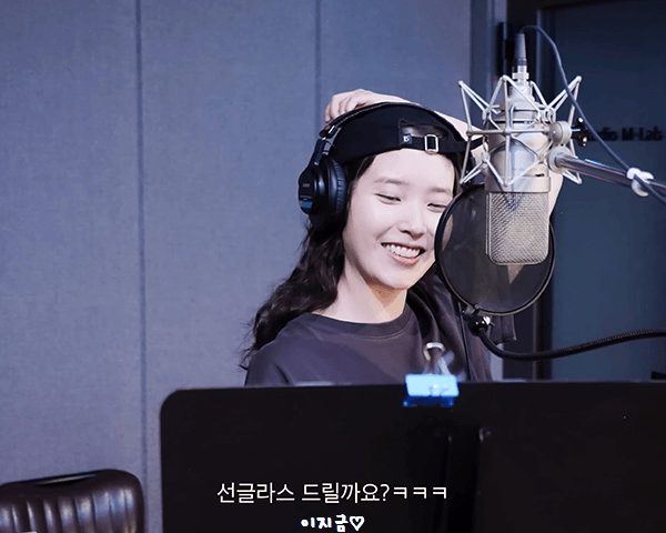 [IU] '미인' Recording Behind 편 움짤_9.gif