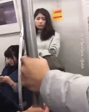블루아카) 키보토스 전철에서 승객들이 보는 일상_3.gif