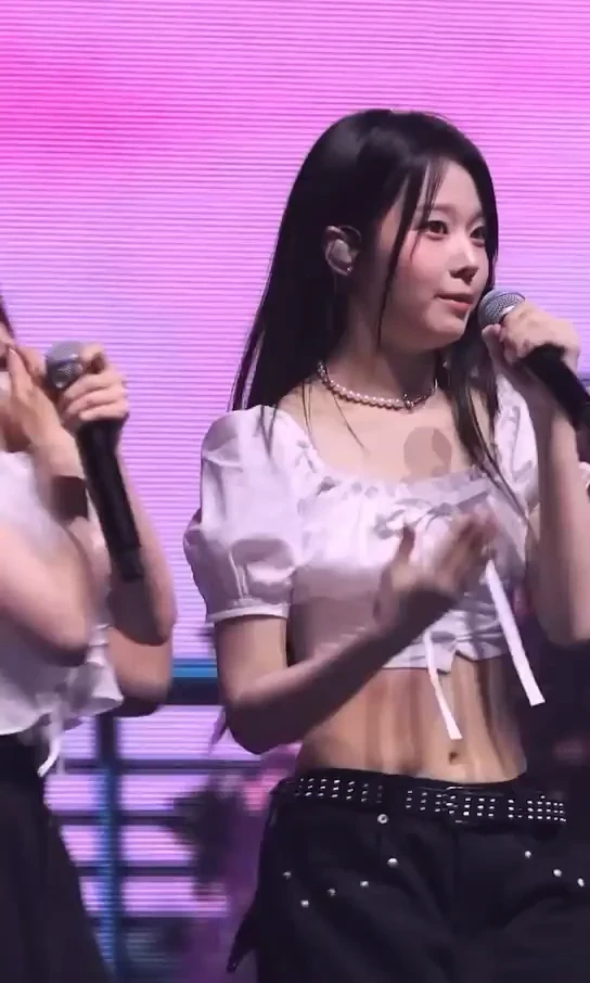 슬렌더 몸매 허리 gif_1.webp