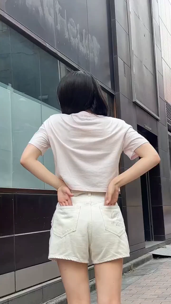 여름철 호불호 바지 gif_2.webp