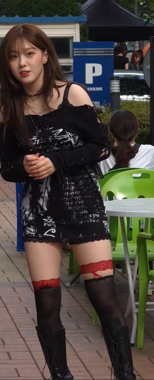 호불호 갈리는 허벅지 gif_1.webp