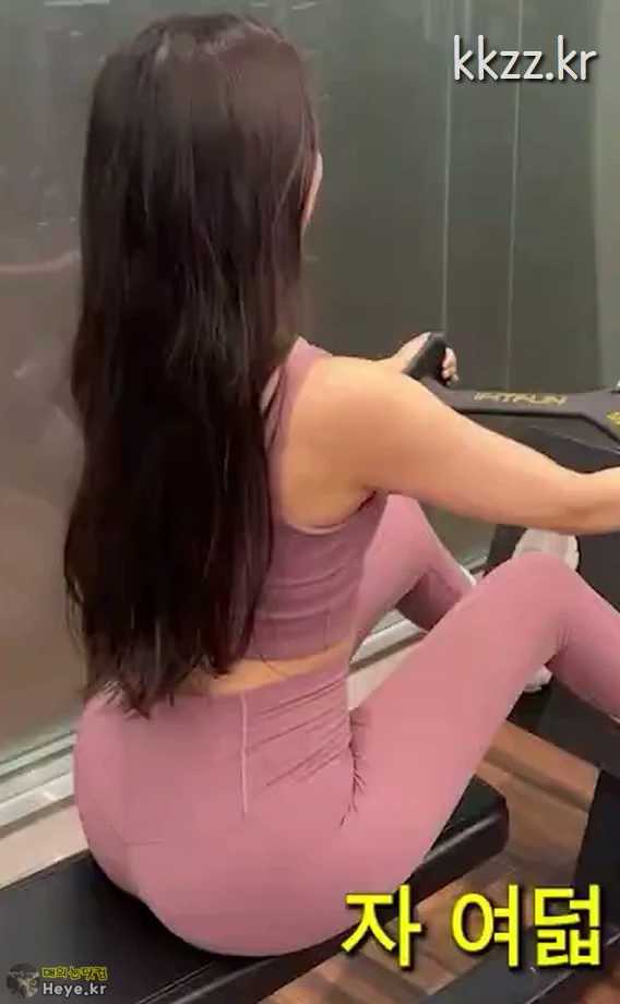 호불호 갈리는 바지 gif_3.webp