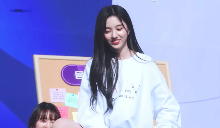 반도의 05년생 아이돌 gif_1.webp