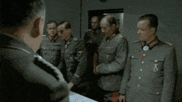 히틀러 분노짤 뒷 이야기를 알아보자_2.gif